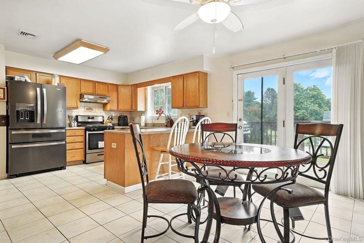 Dining room, Interior, Kitchen, Stainless Steel Appliances