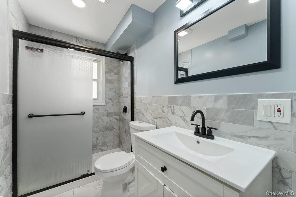 Bathroom, Interior, Marble Walls, Recessed Lighting
