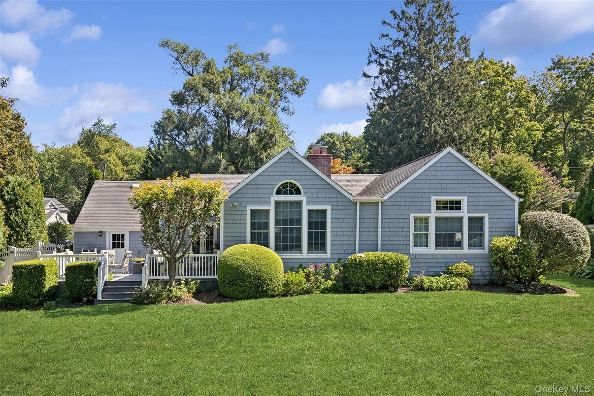Backyard, Exterior, Facade, Ranch