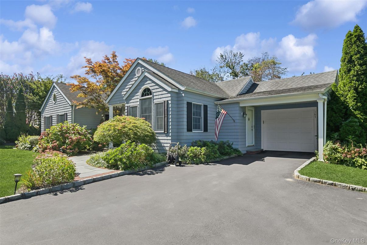 Attached, Exterior, Facade, Cape Cod