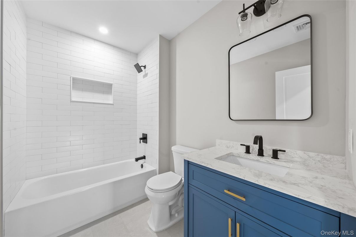 Bathroom, Interior, Recessed Lighting