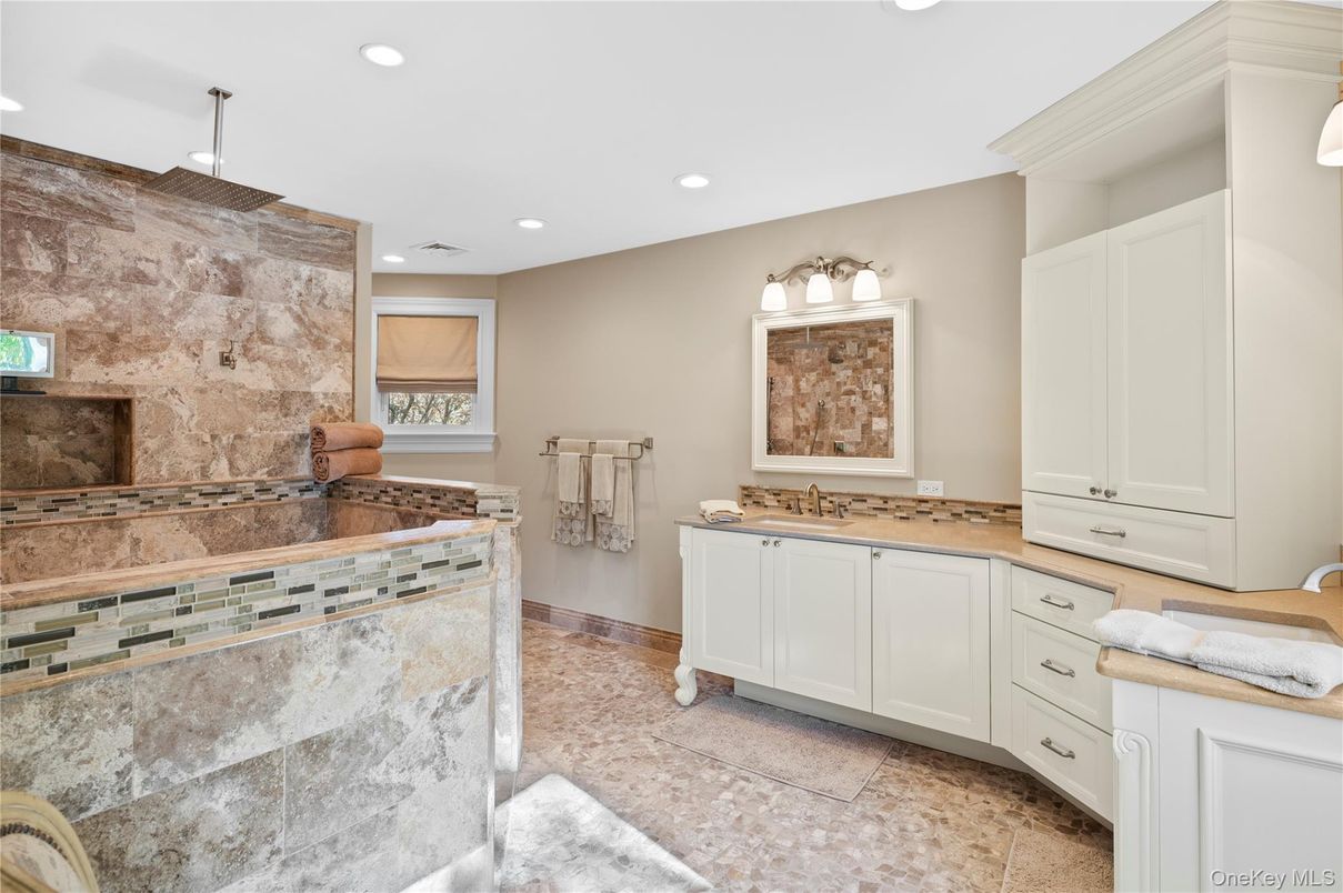Bathroom, Interior, Recessed Lighting