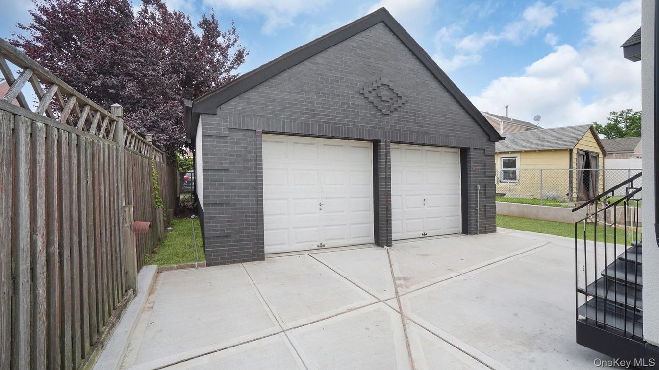 Detached Garage, Exterior
