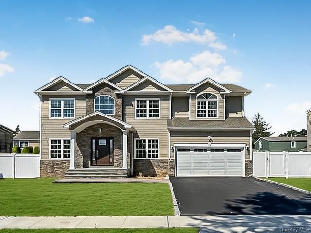 Attached, Exterior, Facade, American Craftsman