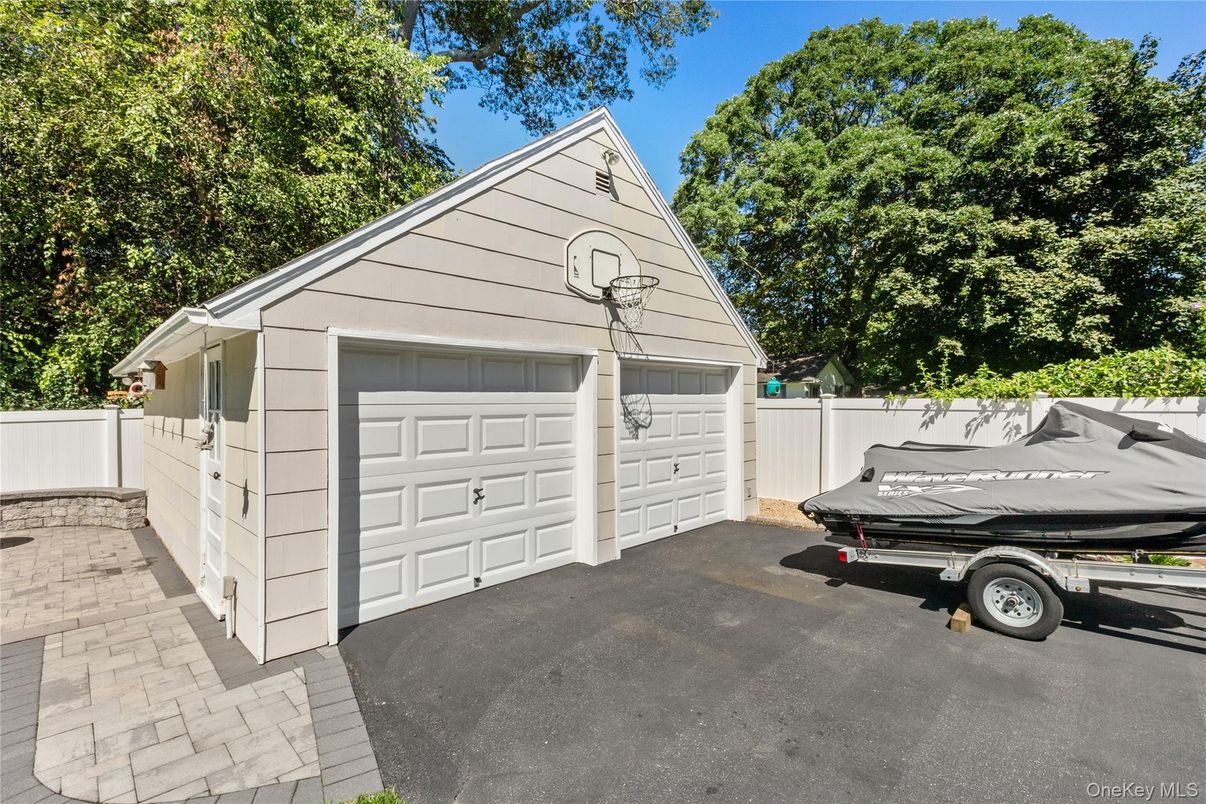 Detached Garage, Exterior