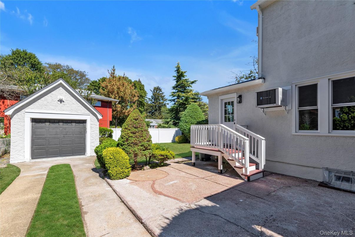 Detached Garage, Exterior