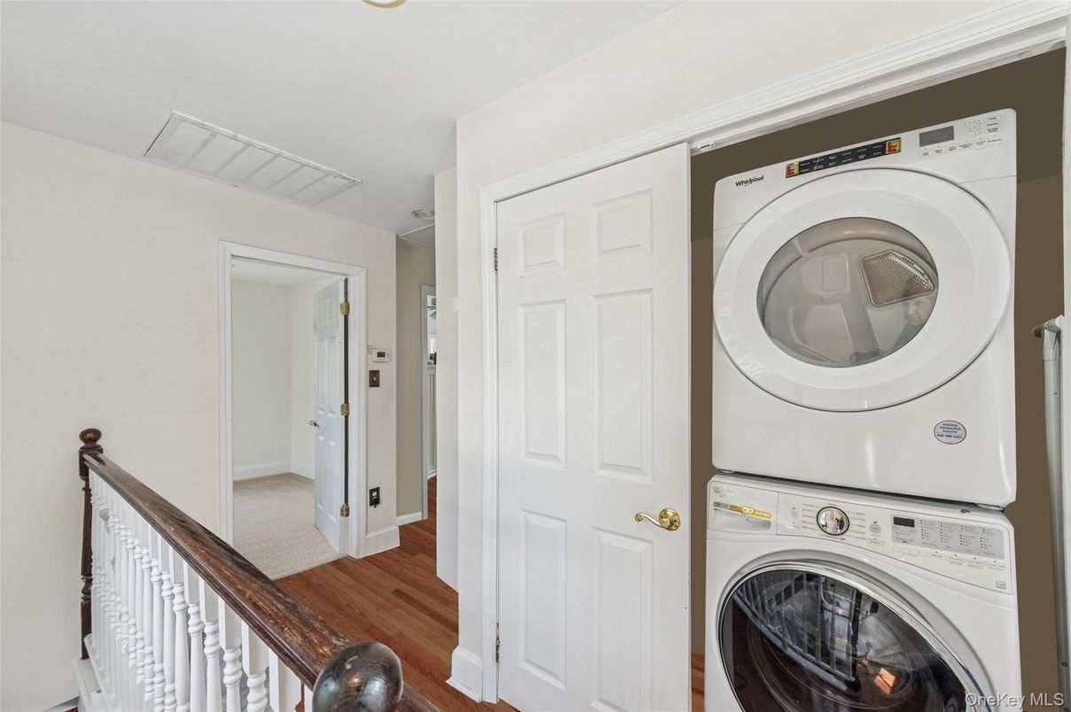 Interior, Utility Closets, Washer, Wood Texture Flooring