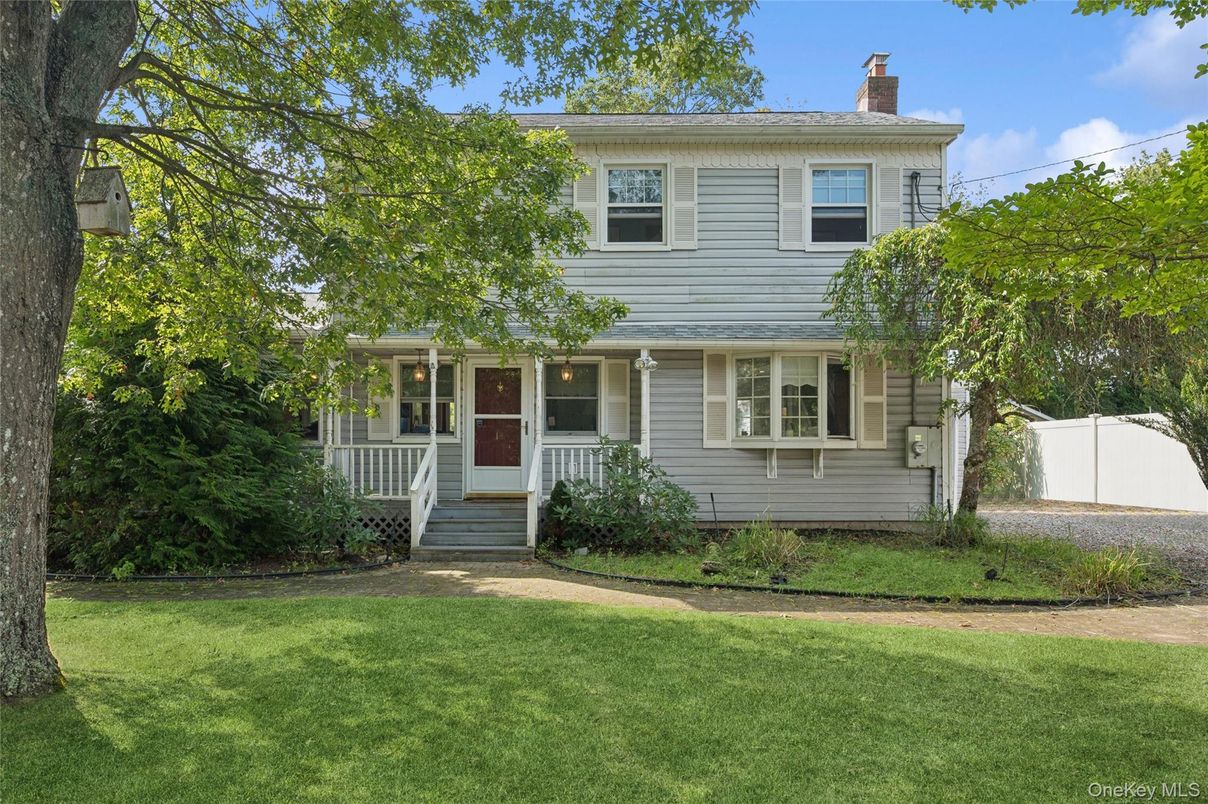 Exterior, Facade, American Foursquare