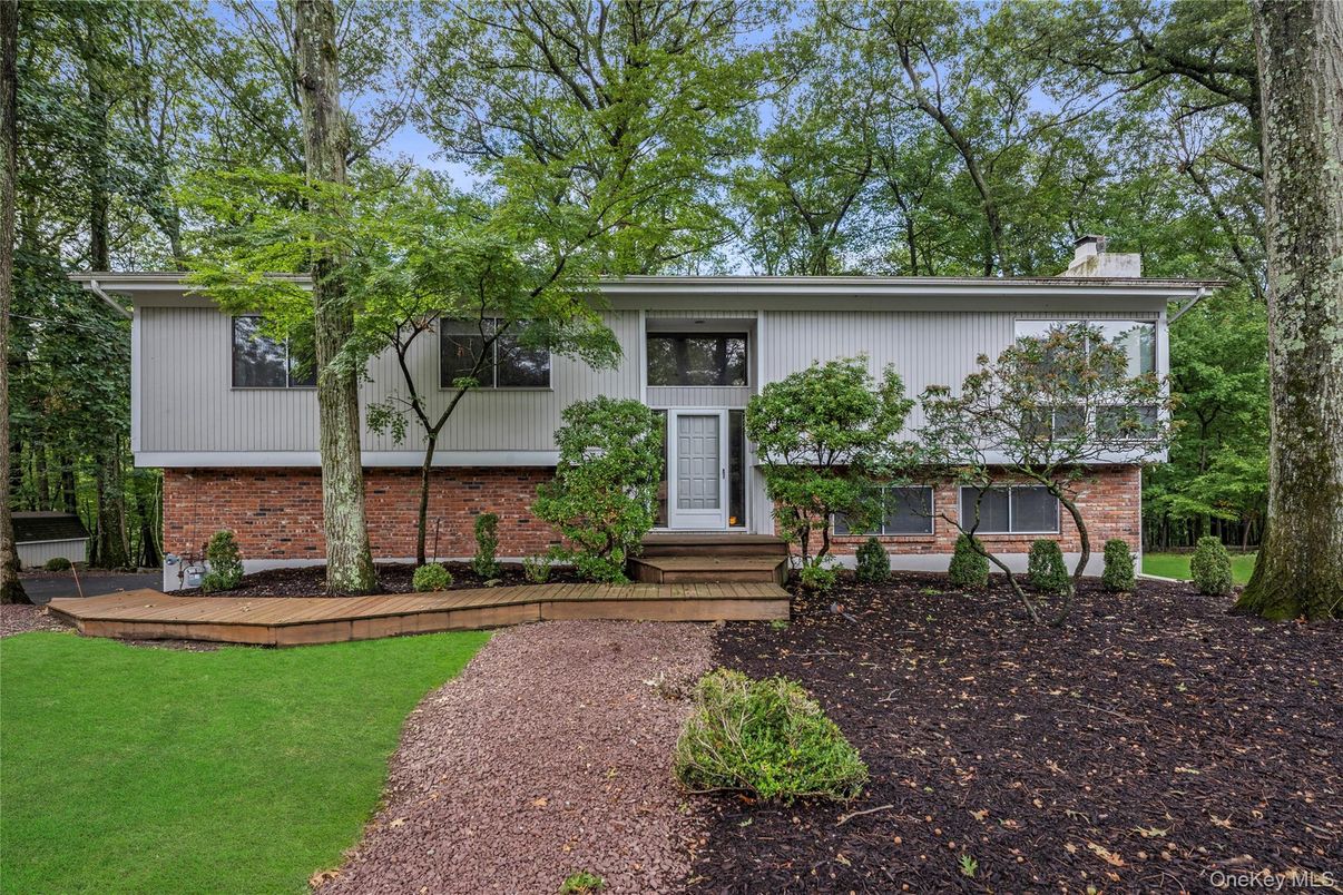 Exterior, Facade, Brick Facade, Raised Ranch