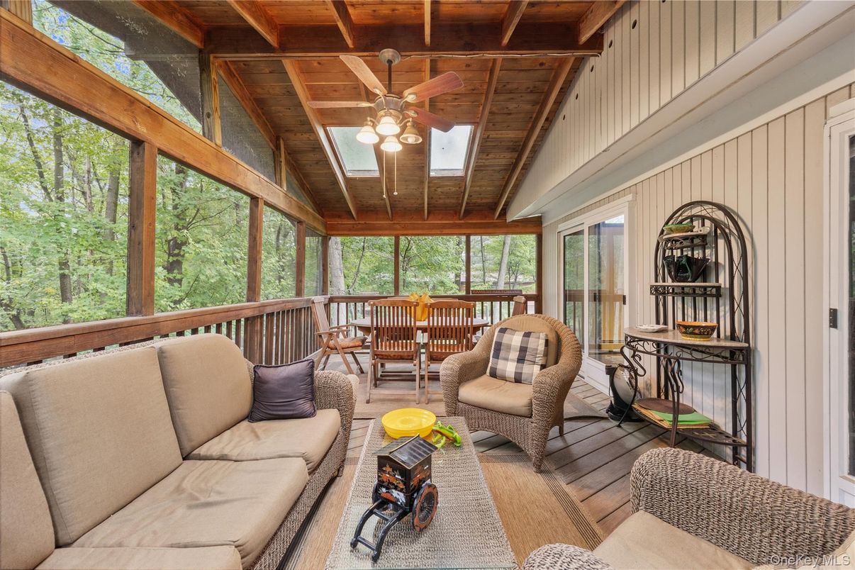 Dining room, Interior, Living room, Sun Room, Wooden Beams, Wooden Ceilings, Wood Texture Flooring