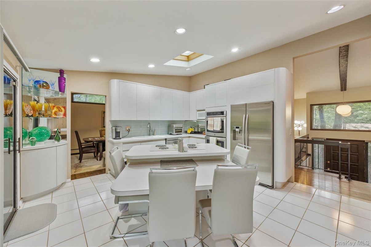 Dining room, Interior, Kitchen, Recessed Lighting, Stainless Steel Appliances