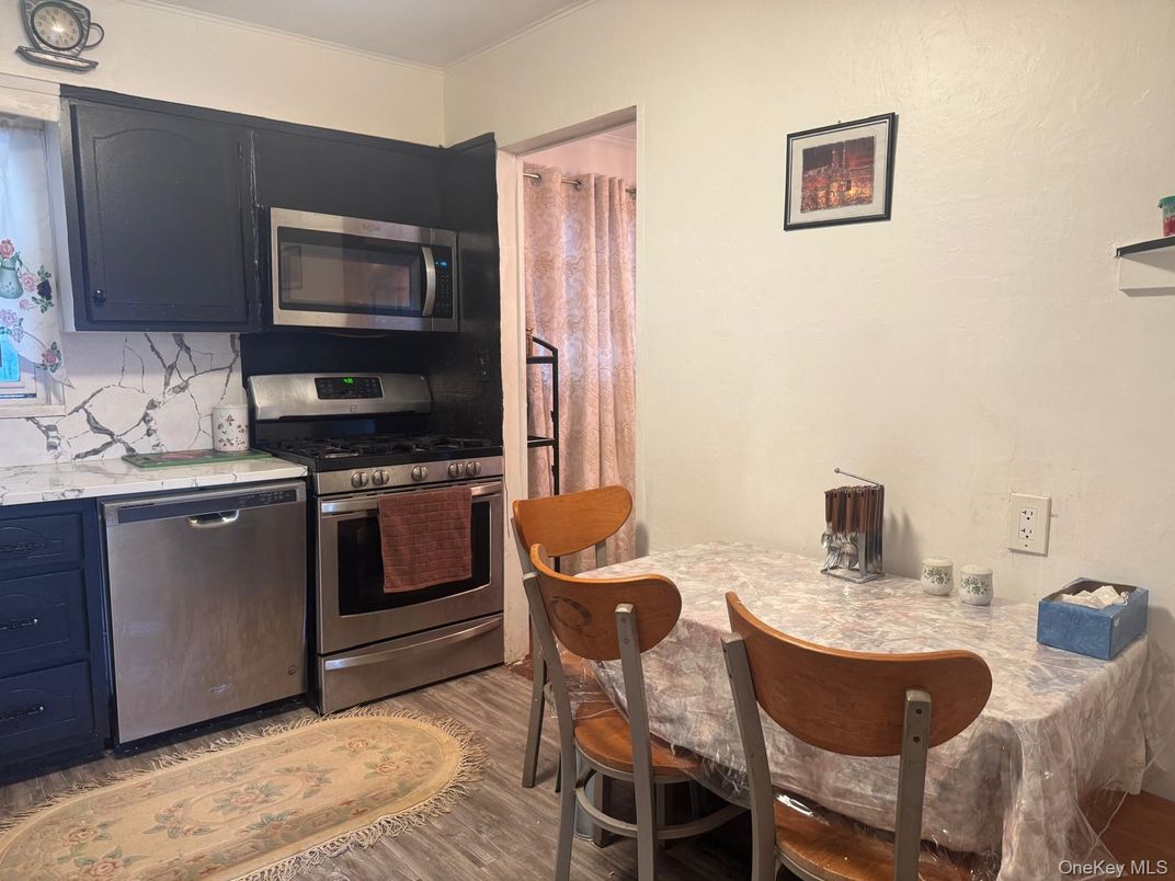 Dining room, Interior, Kitchen, Stainless Steel Appliances, Wood Texture Flooring