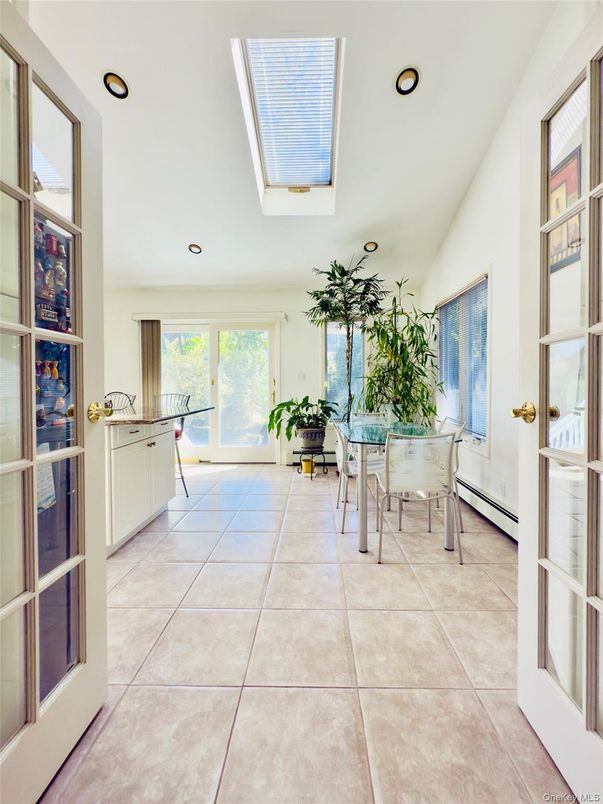 Dining room, Interior, Recessed Lighting