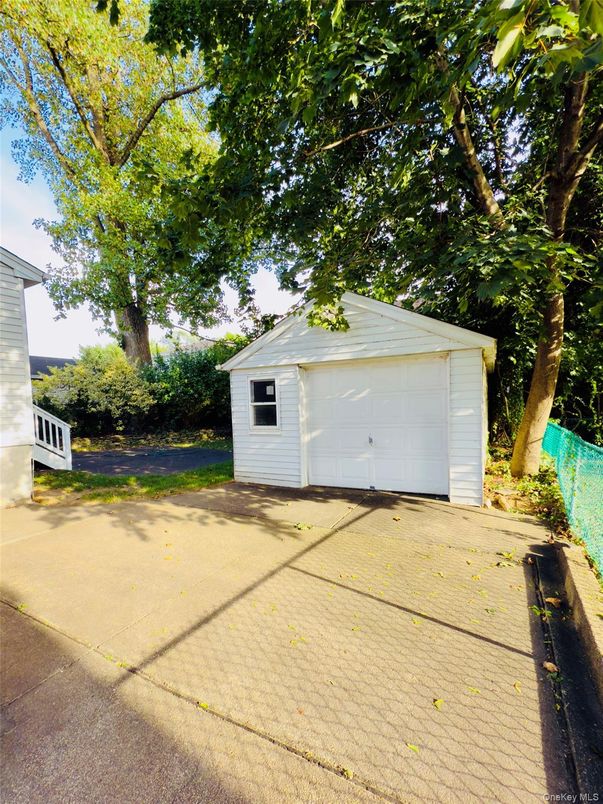 Detached Garage, Exterior