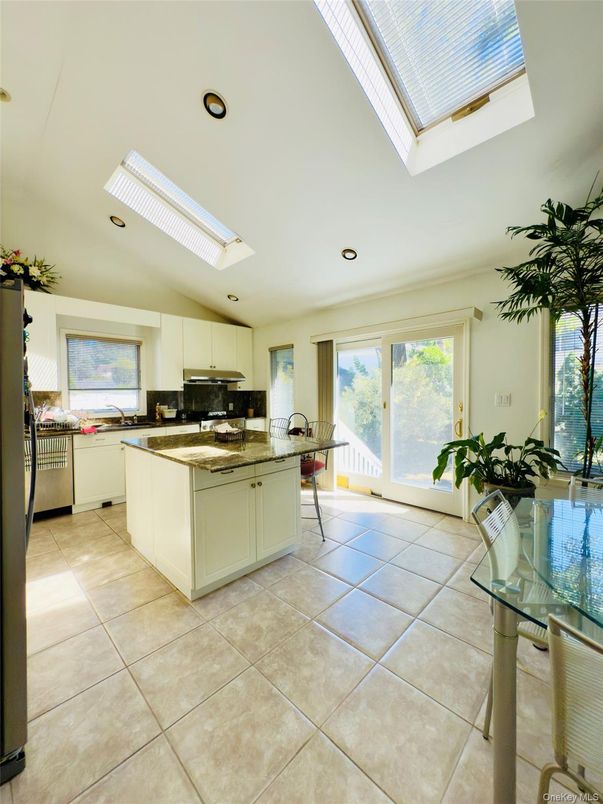 Dining room, Interior, Kitchen, Recessed Lighting