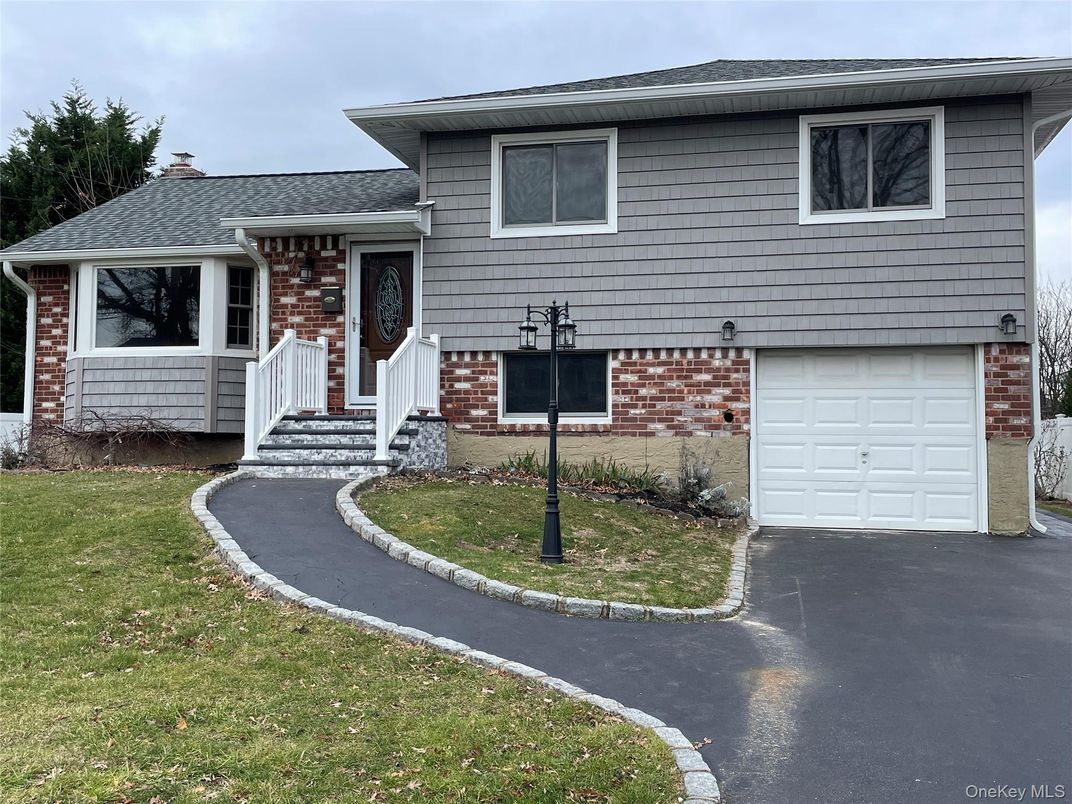Attached, Exterior, Facade, Brick Facade, Split Level