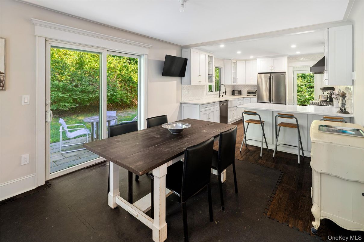 Dining room, Interior, Kitchen, Recessed Lighting, Stainless Steel Appliances, Wood Texture Flooring