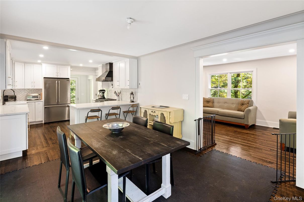 Dining room, Interior, Kitchen, Recessed Lighting, Stainless Steel Appliances, Wood Texture Flooring