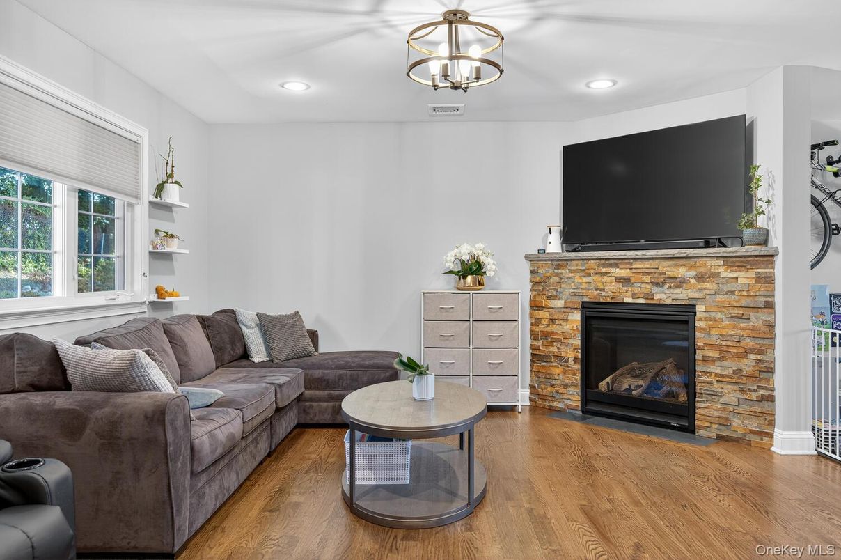 Fireplace, Interior, Living room, Pendant Lights, Recessed Lighting, Wood Texture Flooring