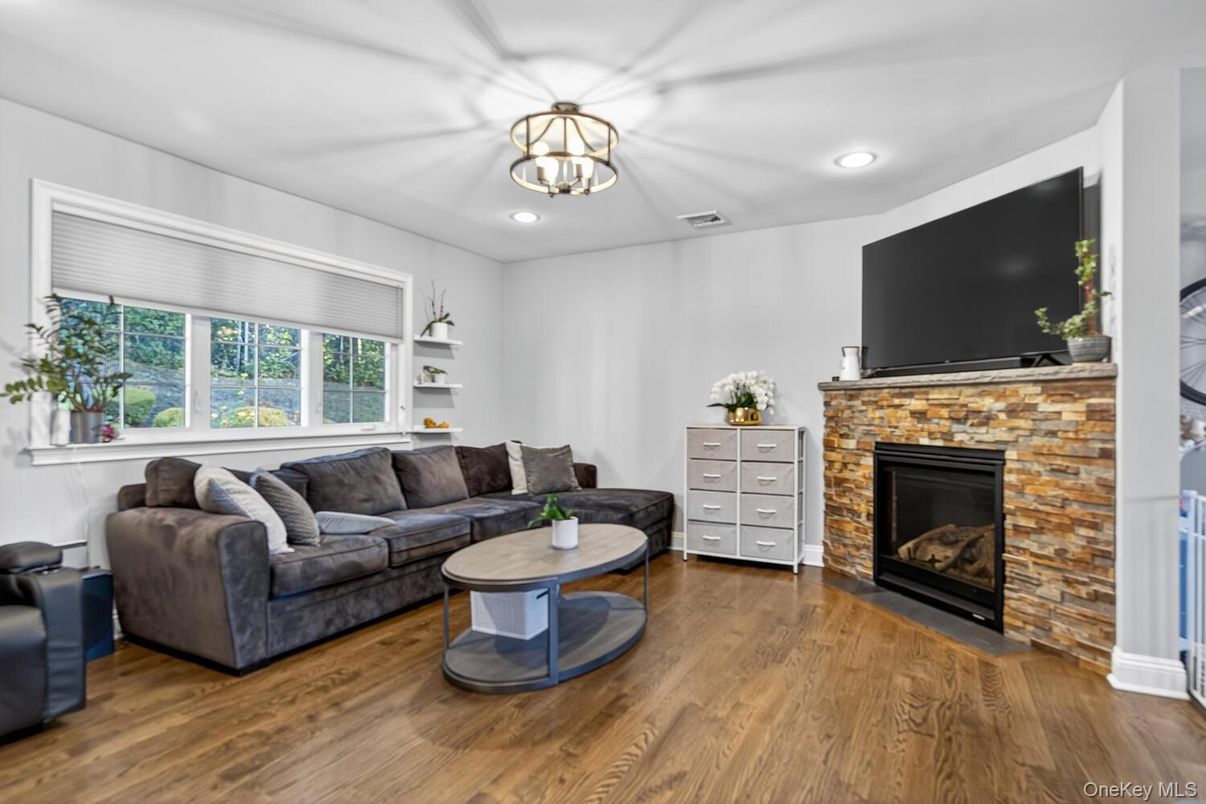 Fireplace, Interior, Living room, Pendant Lights, Recessed Lighting, Wood Texture Flooring