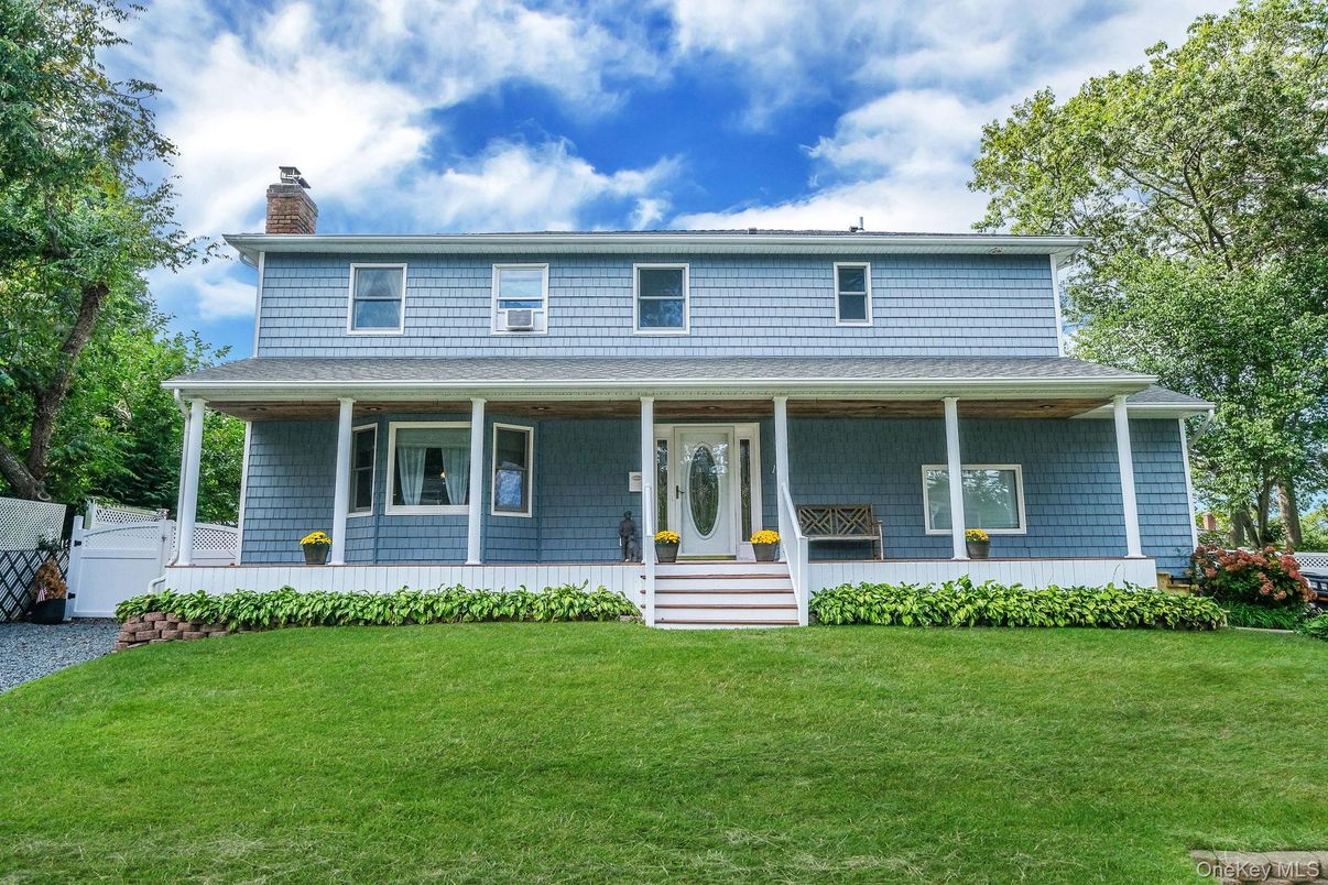 Exterior, Facade, American Foursquare