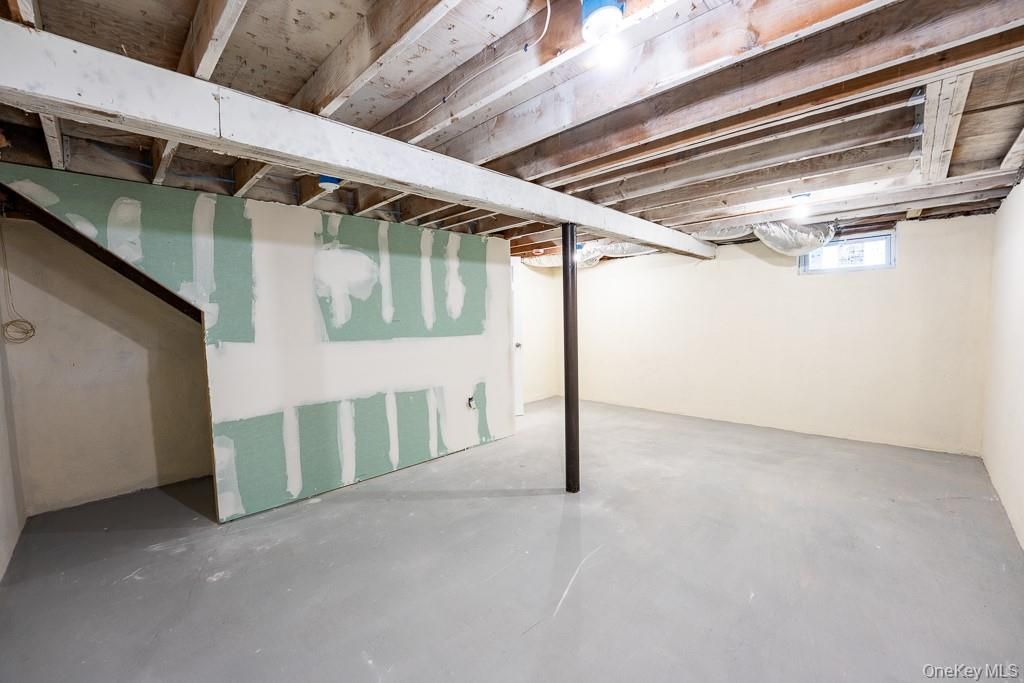 Empty room, Interior, Wooden Beams, Wooden Ceilings