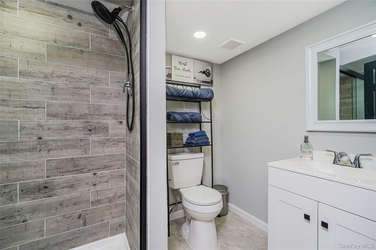 Bathroom, Interior, Recessed Lighting