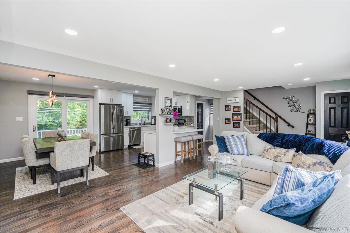 Dining room, Interior, Kitchen, Living room, Pendant Lights, Recessed Lighting, Stainless Steel Appliances, Wood Texture Flooring