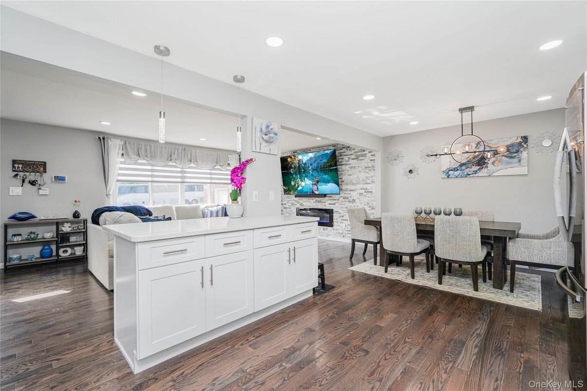 Dining room, Interior, Pendant Lights, Recessed Lighting, Stone Walls, Wood Texture Flooring