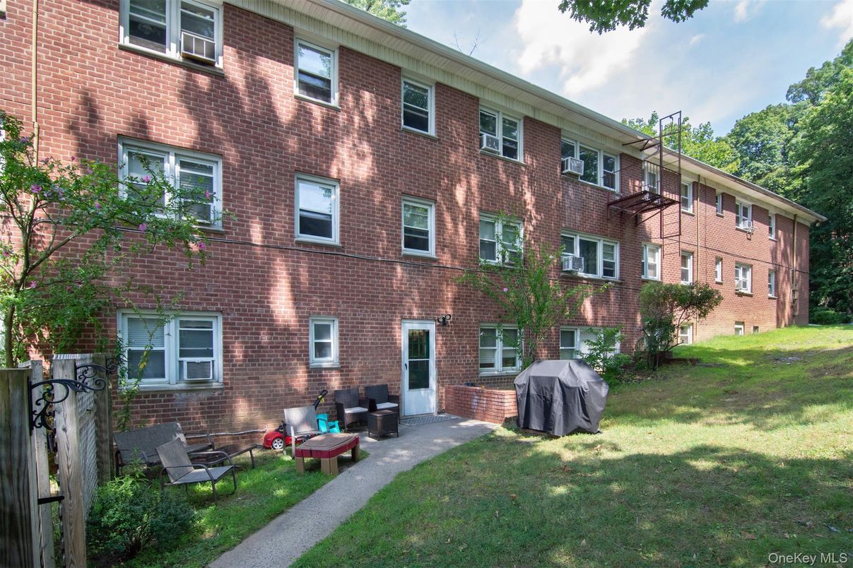 Exterior, Facade, Brick Facade, Rowhouse