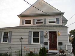Exterior, Facade, Queen Anne Victorian