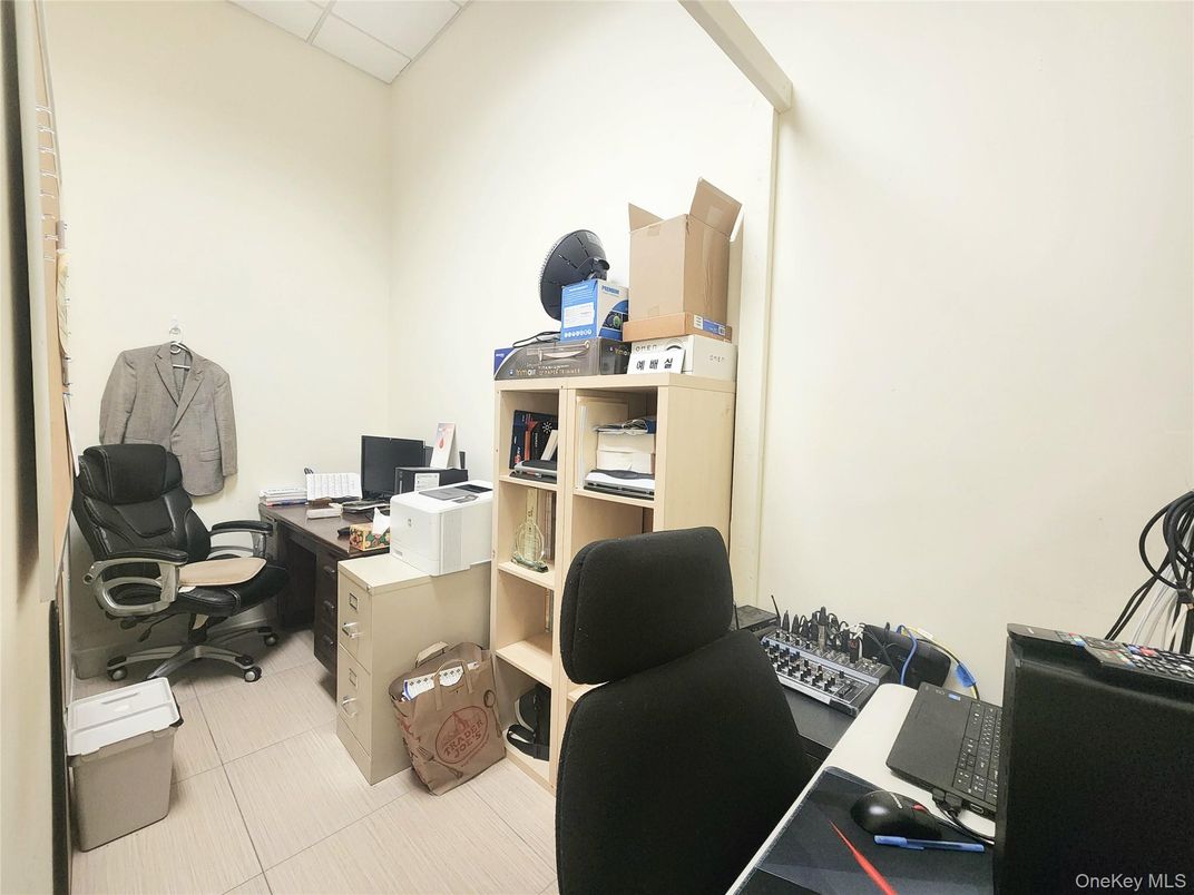 Home Office, Interior