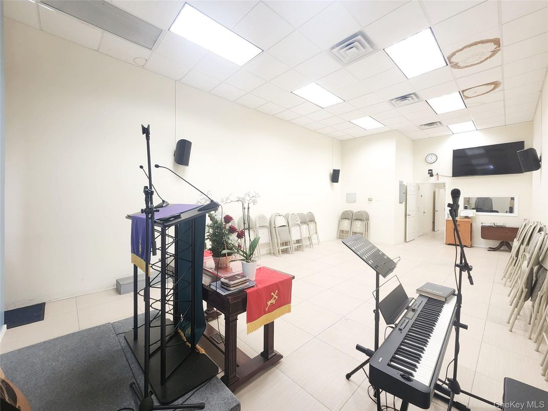 Interior, Piano, Recessed Lighting