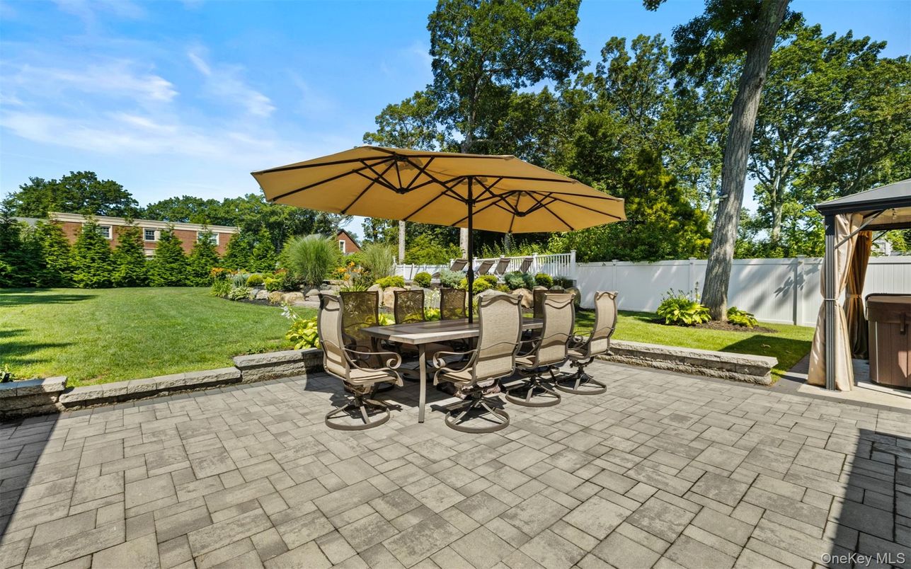Backyard, Exterior, Outdoor Kitchen