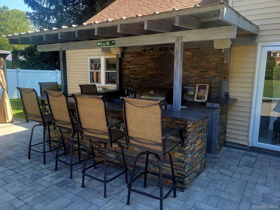 Exterior, Outdoor Kitchen