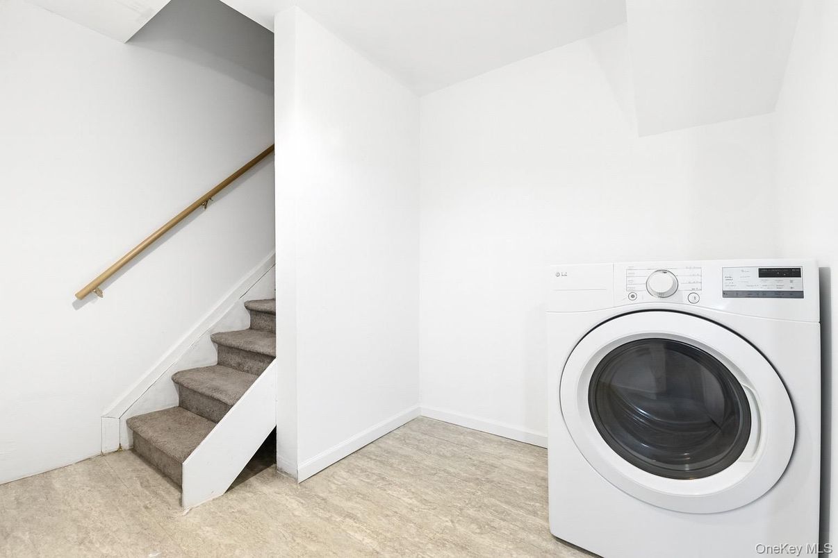 Interior, Utility Closets, Washer, Wood Texture Flooring