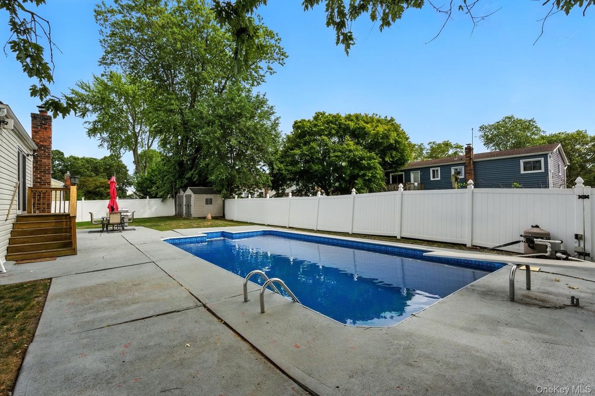 Exterior, Pool