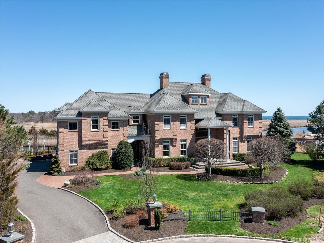Backyard, Exterior, Facade, Brick Facade, French Provincial