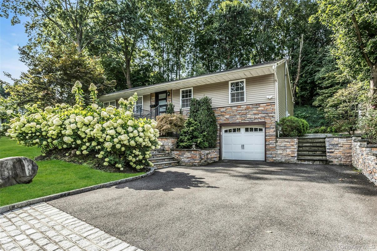 Attached, Exterior, Facade, Raised Ranch