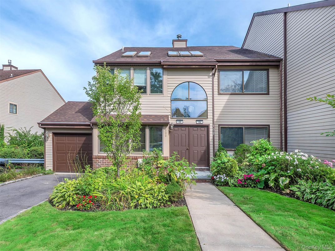 Attached, Exterior, Facade, French Provincial