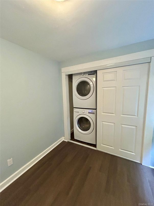 Interior, Utility Closets, Washer, Wood Texture Flooring