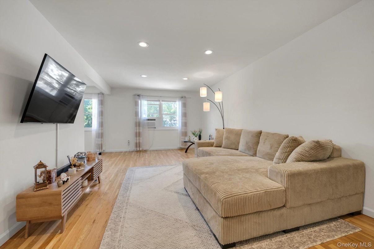 Interior, Recessed Lighting, Wood Texture Flooring