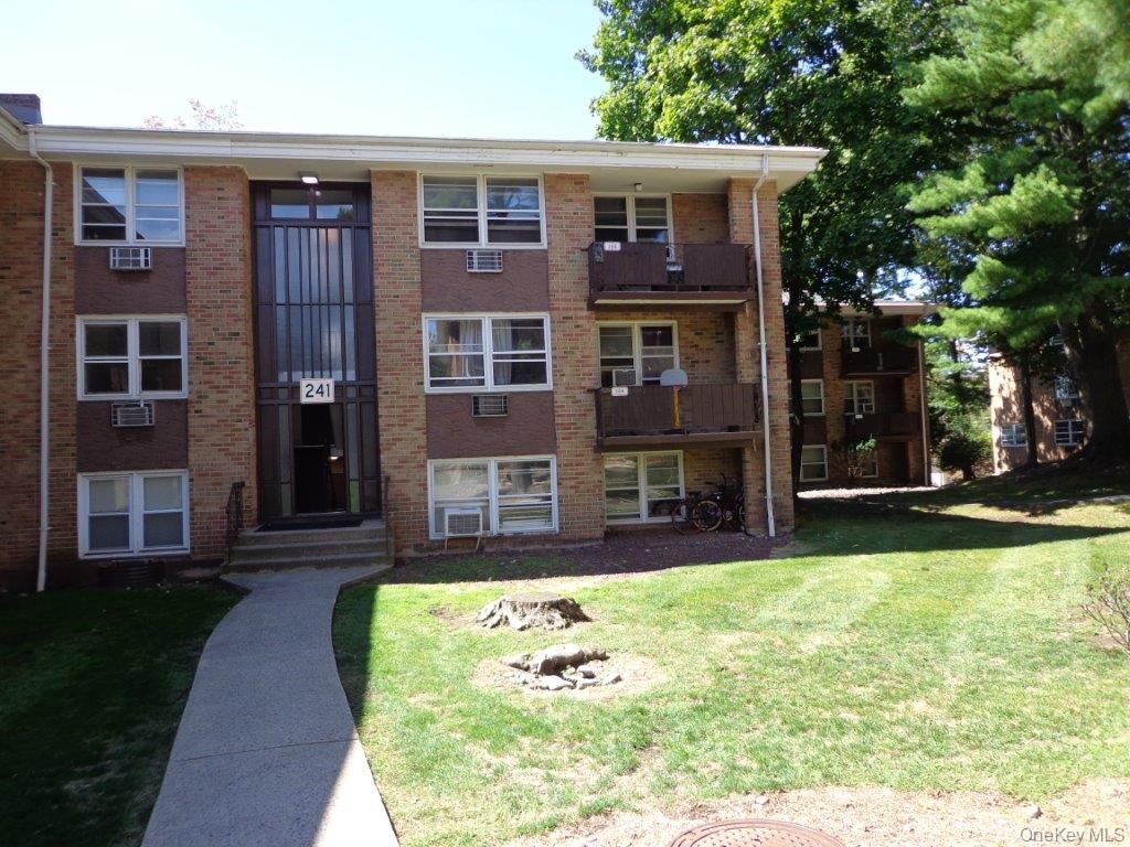 Exterior, Facade, Brick Facade, Georgian