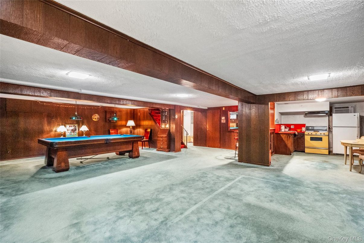 Billiard Table, Game Room, Interior