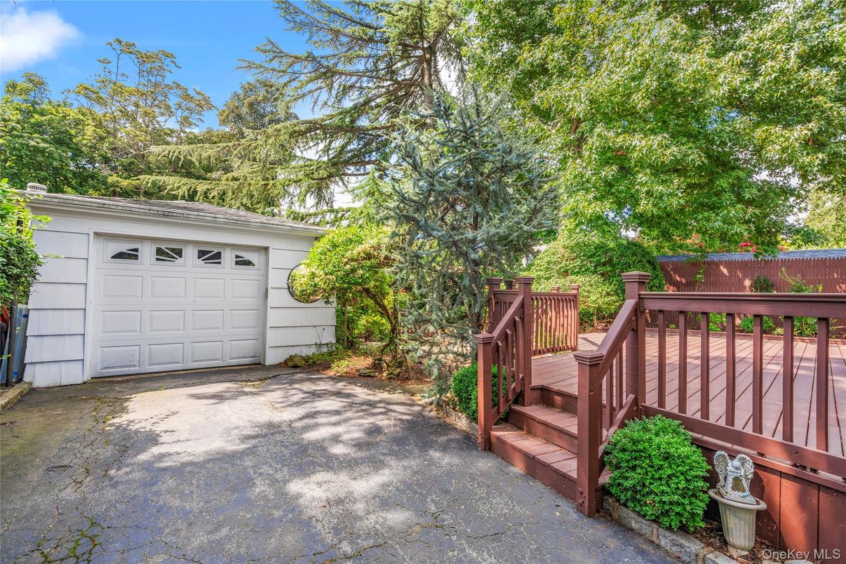 Detached Garage, Exterior