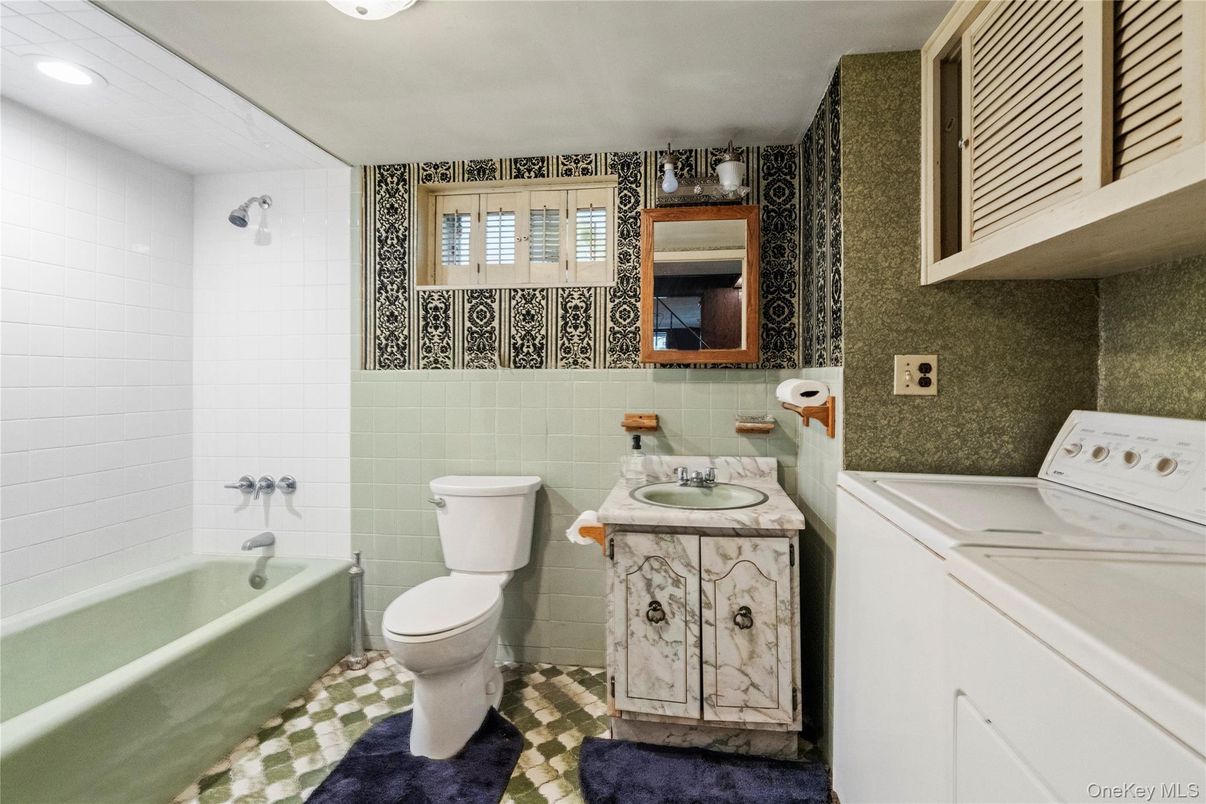 Bathroom, Interior, Recessed Lighting