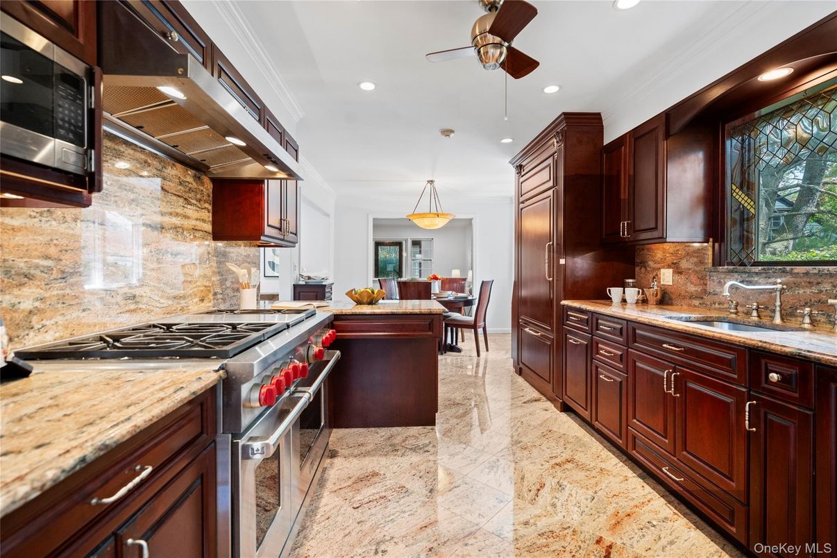 Dining room, Interior, Kitchen, Pendant Lights, Recessed Lighting, Stainless Steel Appliances