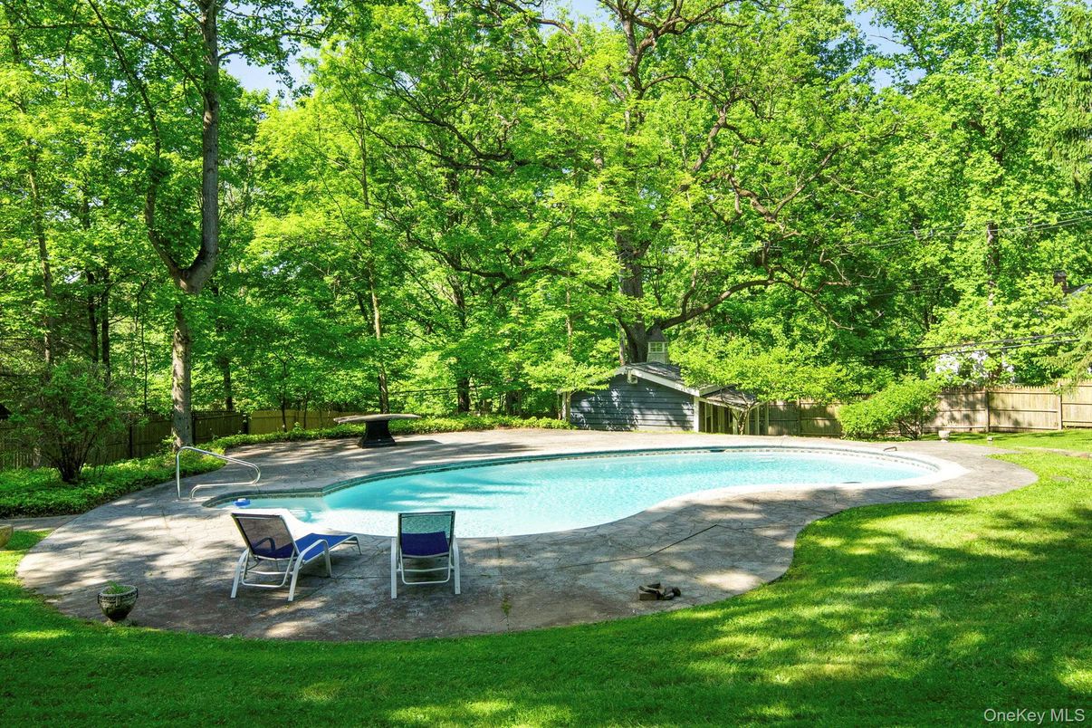 Exterior, Pool