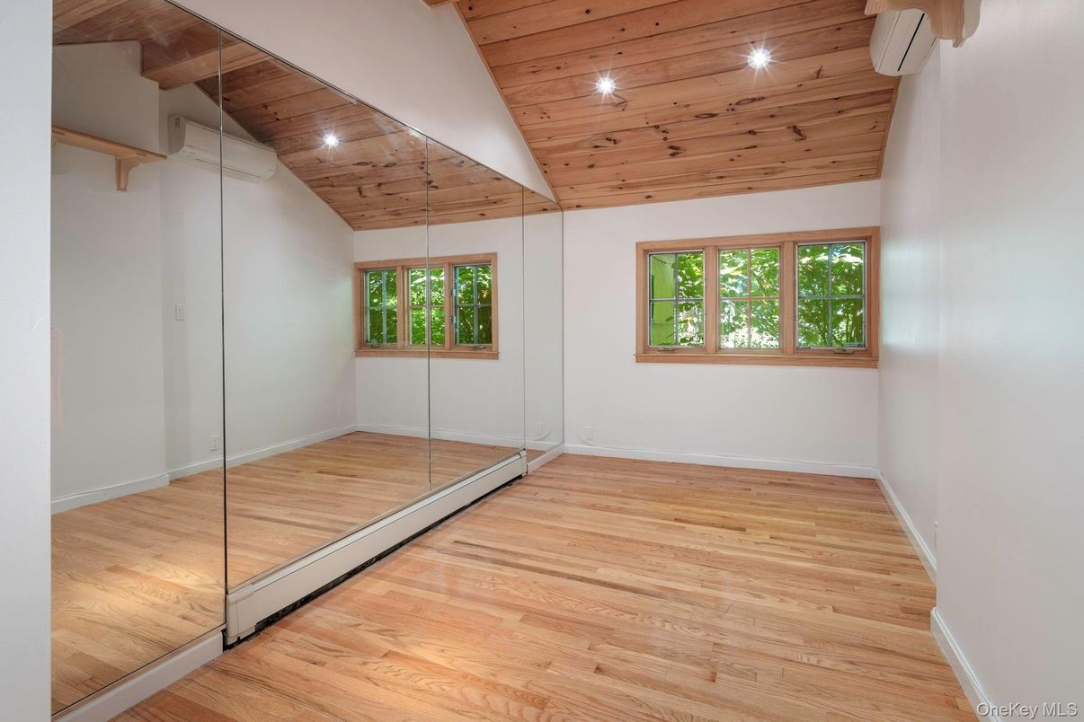 Empty room, Interior, Recessed Lighting, Wooden Ceilings, Wood Texture Flooring
