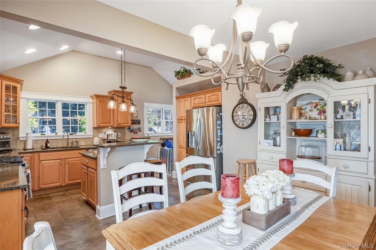Chandelier, Dining room, Interior, Kitchen, Pendant Lights, Recessed Lighting, Stainless Steel Appliances